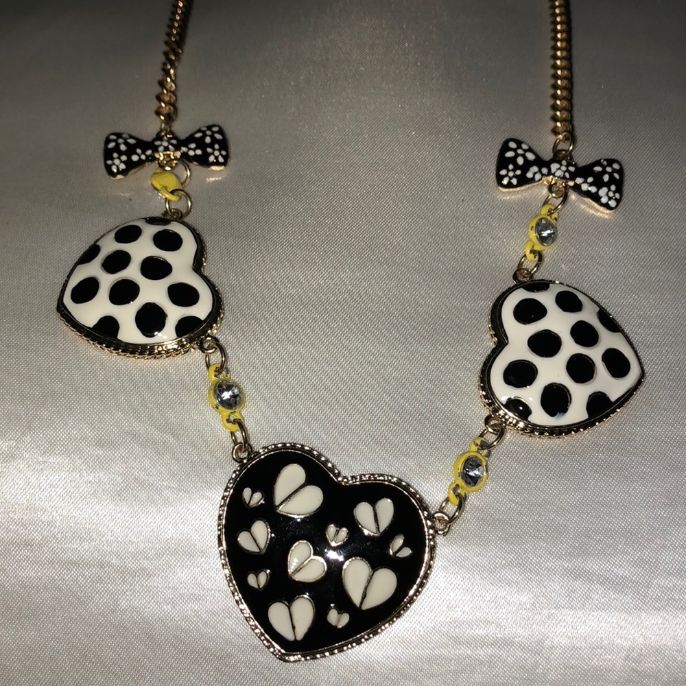 Betsey Johnson Heart necklace